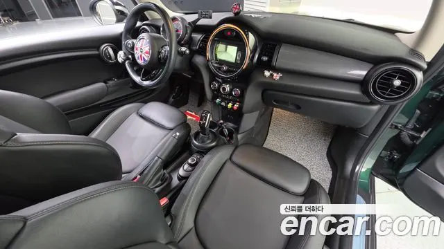 MINI COOPER D 2018 — 81 086 км, тёмно-зелёный, Корея — под ключ — фото 7