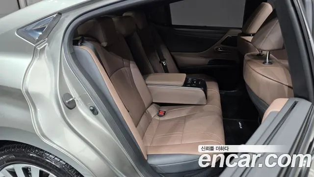 LEXUS ES300H 2025 — 14 274 км, светло-золотистый, Корея — под ключ — фото 11