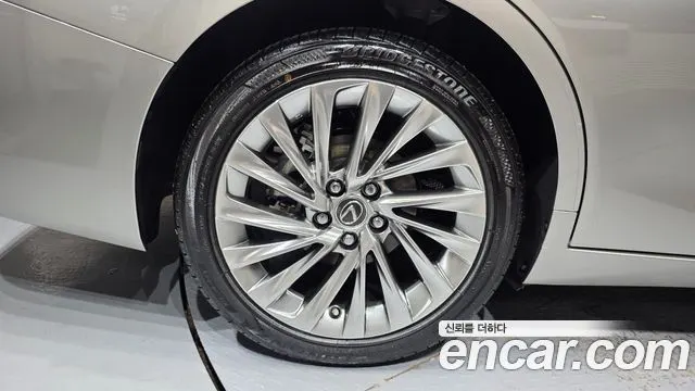 LEXUS ES300H 2025 — 14 274 км, светло-золотистый, Корея — под ключ — фото 5