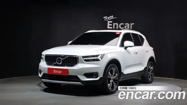 VOLVO XC40 2022