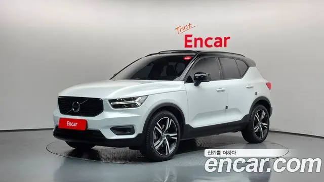 VOLVO XC40 2021
