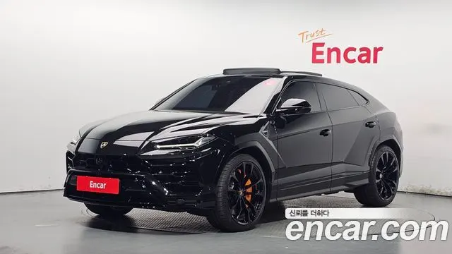LAMBORGHINI URUS 2021