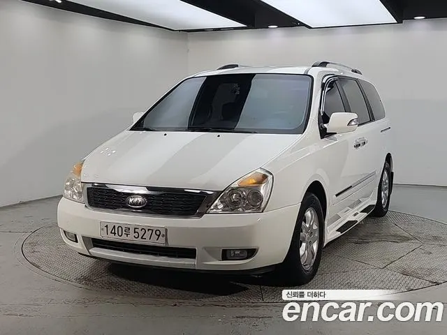 KIA CARNIVAL R 2011