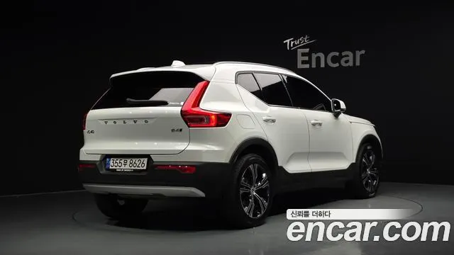 VOLVO XC40 2022