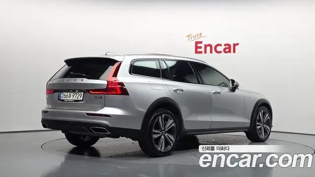 VOLVO V60 CROSS COUNTRY 2021