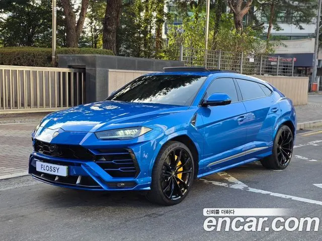 LAMBORGHINI URUS 2021