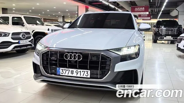 AUDI Q8 2021