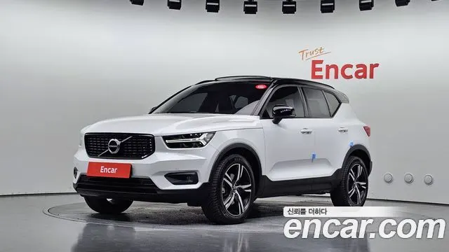 VOLVO XC40 2021