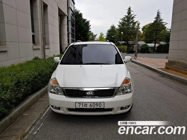 KIA CARNIVAL R 2013
