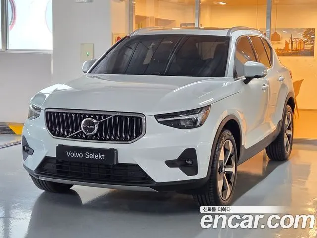 VOLVO XC40 2026