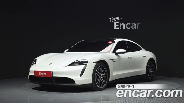 PORSCHE TAYCAN 2022