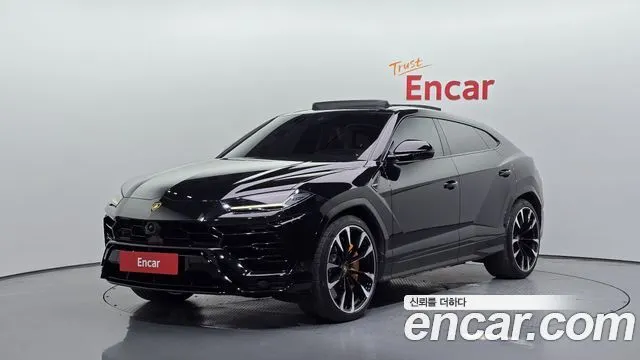 LAMBORGHINI URUS 2022