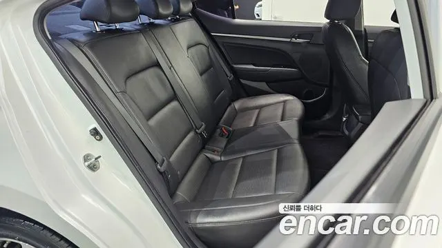 HYUNDAI AVANTE 2018 — 107 342 км, белый, Корея — под ключ — фото 11