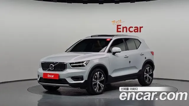 VOLVO XC40 2022