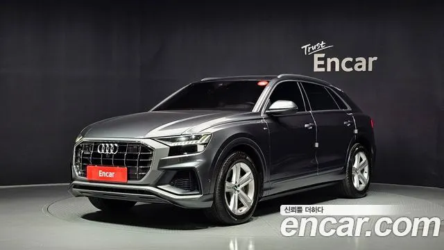 AUDI Q8 2021