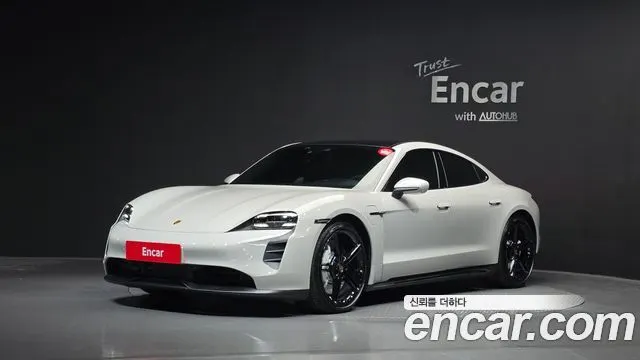 PORSCHE TAYCAN 2022
