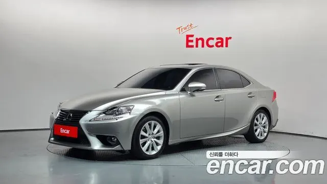 LEXUS IS200T 2016