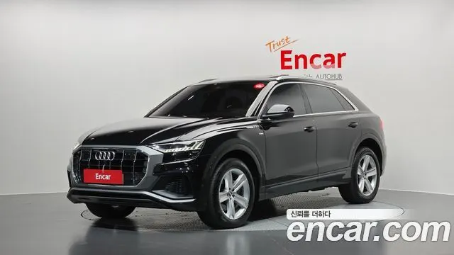 AUDI Q8 2021