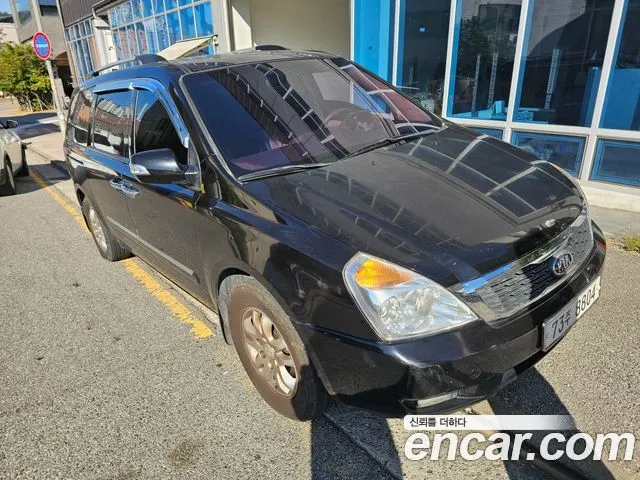 KIA CARNIVAL R 2011