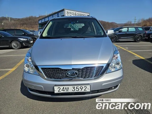 KIA CARNIVAL R 2011