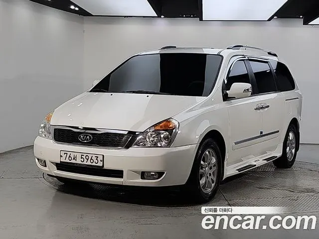 KIA CARNIVAL R 2012