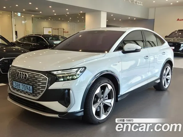 AUDI Q4 E-TRON 2026