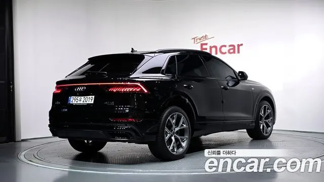 AUDI Q8 2023