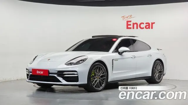 PORSCHE PANAMERA 2023