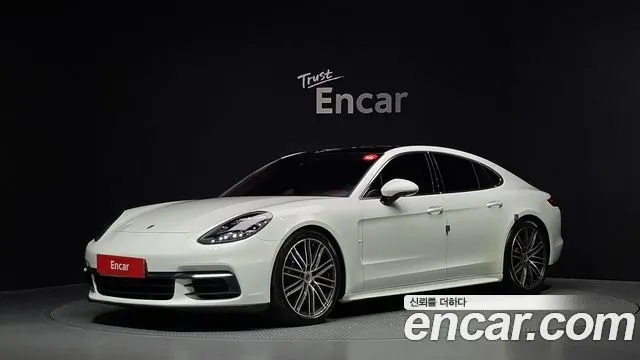PORSCHE PANAMERA 2018