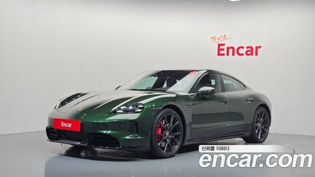 PORSCHE TAYCAN 2025