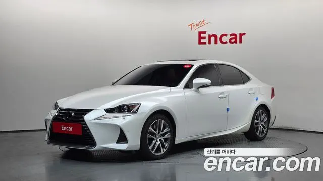 LEXUS IS200T 2017
