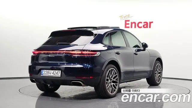 PORSCHE MACAN 2021