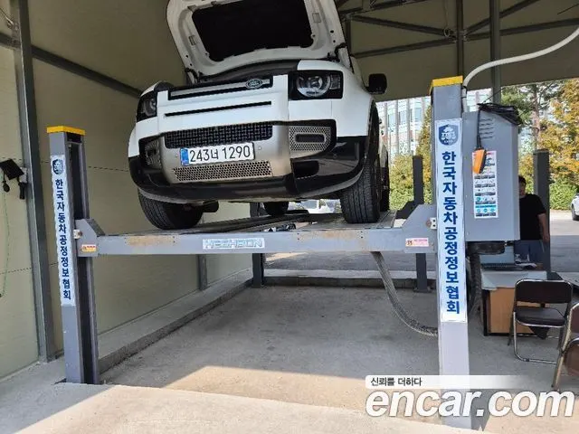 LAND ROVER DEFENDER 2024