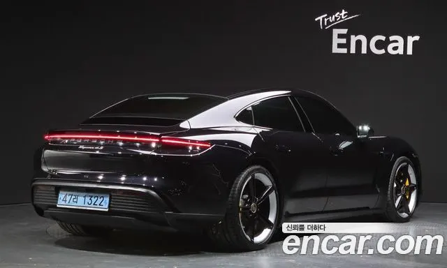 PORSCHE TAYCAN 2021
