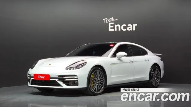 PORSCHE PANAMERA 2023