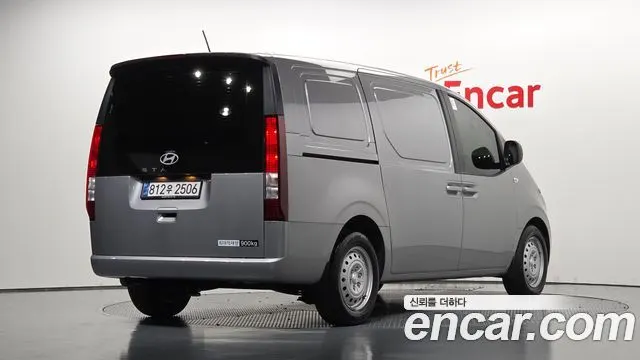 HYUNDAI STARIA 2025