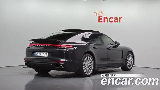 PORSCHE PANAMERA 2023
