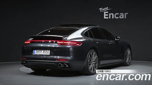 PORSCHE PANAMERA 2020