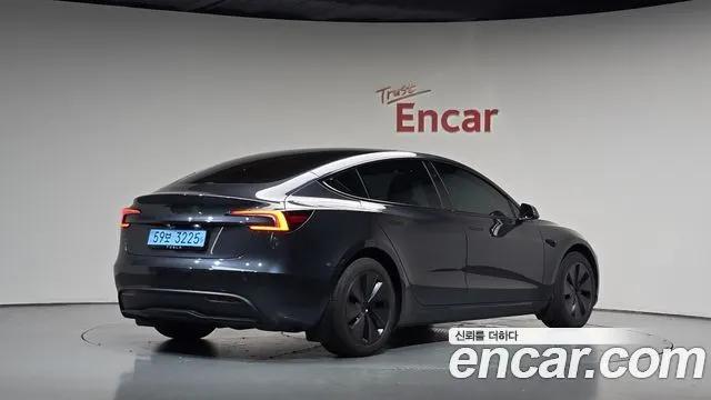 TESLA MODEL 3 2025