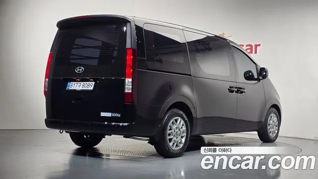 HYUNDAI STARIA 2025