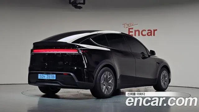 TESLA MODEL Y 2026