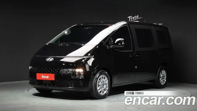 HYUNDAI STARIA 2025