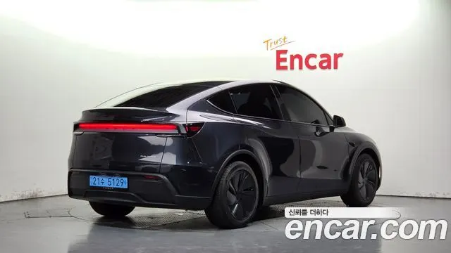 TESLA MODEL Y 2026