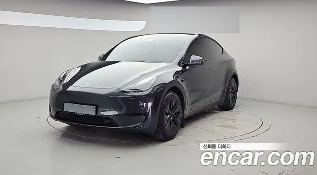 TESLA MODEL Y 2025