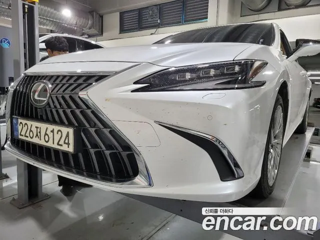 LEXUS ES300H 2025