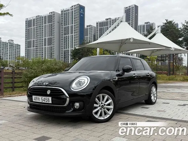 MINI COOPER D CLUBMAN 2018 — 74 000 км, чёрный, Корея — под ключ — фото 1