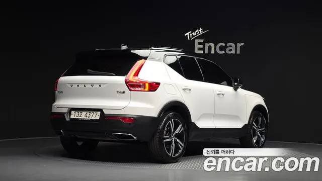 VOLVO XC40 2019 — 144 632 км, белый, Корея — под ключ — фото 1