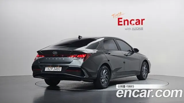 HYUNDAI AVANTE HYBRID — из Кореи под ключ