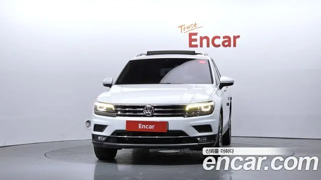 VOLKSWAGEN TIGUAN 2018 — 58 313 км, белый, Корея — под ключ — фото 3