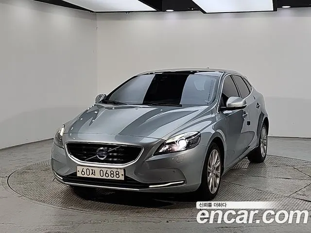 VOLVO V40 2016 — 149 000 км, серый, Корея — под ключ — фото 1